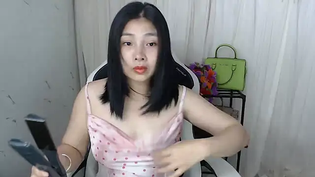 Snapshot of MiMi_0293 chatting on October 20, 2025, 2:39 pm MiMi 0293 online show from October 20, 2025, 2:39 pm