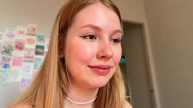Snapshot of HoneyAudrey chatting on April 27, 2026, 2:31 am HoneyAudrey online show from April 27, 2026, 2:31 am