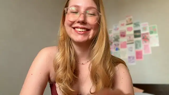 Snapshot of HoneyAudrey chatting on May 21, 2026, 2:31 am HoneyAudrey online show from May 21, 2026, 2:31 am