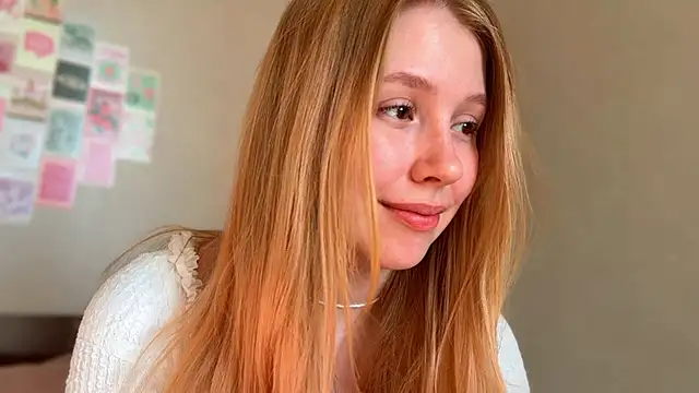 Snapshot of HoneyAudrey chatting on April 11, 2026, 2:41 am HoneyAudrey online show from April 11, 2026, 2:41 am