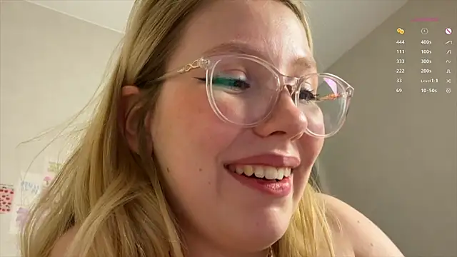 Snapshot of HoneyAudrey chatting on January 13, 2025, 1:28 pm HoneyAudrey online show from January 13, 2025, 1:28 pm