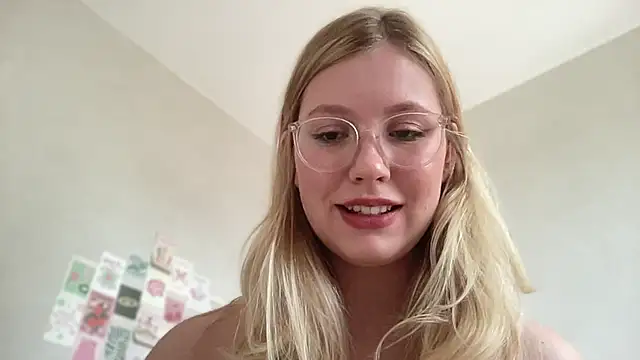 Snapshot of HoneyAudrey chatting on September 18, 2025, 2:47 am HoneyAudrey online show from September 18, 2025, 2:47 am
