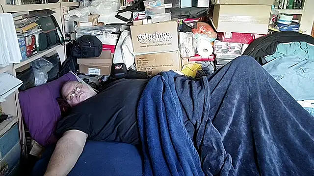 Snapshot of hadeszeuss2 chatting on February 14, 2026, 3:01 pm hadeszeuss2 online show from February 14, 2026, 3:01 pm