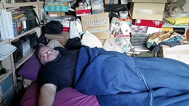 Snapshot of hadeszeuss2 chatting on November 30, 2025, 2:40 pm hadeszeuss2 online show from November 30, 2025, 2:40 pm