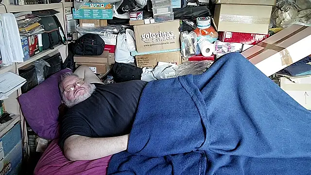 Snapshot of hadeszeuss2 chatting on December 16, 2025, 3:27 pm hadeszeuss2 online show from December 16, 2025, 3:27 pm