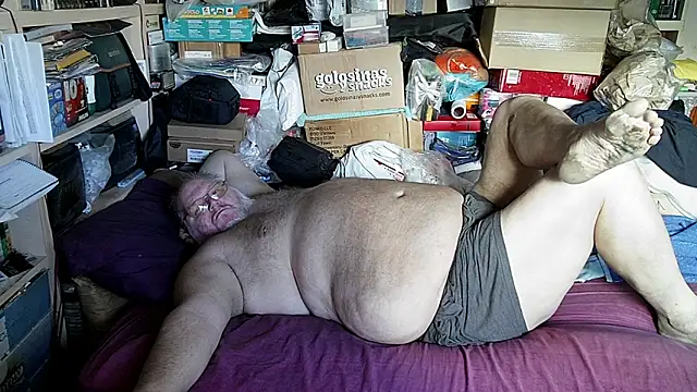 Snapshot of hadeszeuss2 chatting on November 16, 2025, 2:44 pm hadeszeuss2 online show from November 16, 2025, 2:44 pm