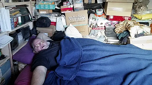 Snapshot of hadeszeuss2 chatting on December 1, 2025, 3:46 pm hadeszeuss2 online show from December 1, 2025, 3:46 pm