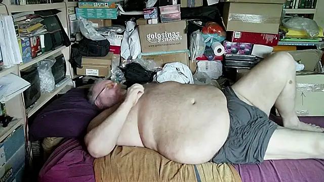 Snapshot of hadeszeuss2 chatting on October 26, 2025, 2:39 pm hadeszeuss2 online show from October 26, 2025, 2:39 pm