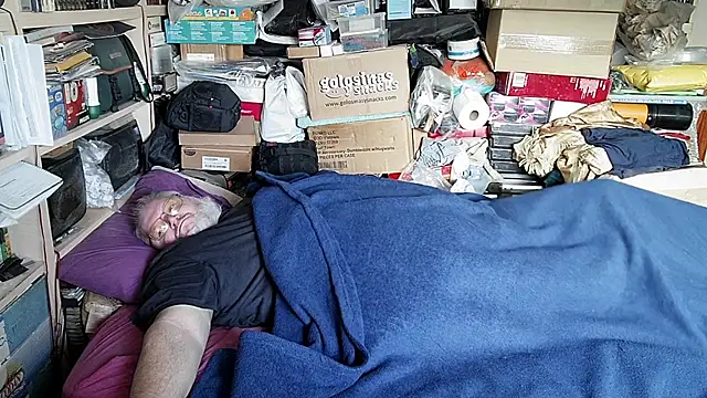 Snapshot of hadeszeuss2 chatting on December 5, 2025, 2:15 pm hadeszeuss2 online show from December 5, 2025, 2:15 pm