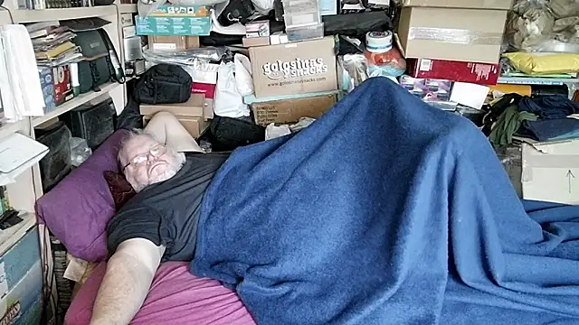 Snapshot of hadeszeuss2 chatting on December 14, 2025, 3:39 pm hadeszeuss2 online show from December 14, 2025, 3:39 pm