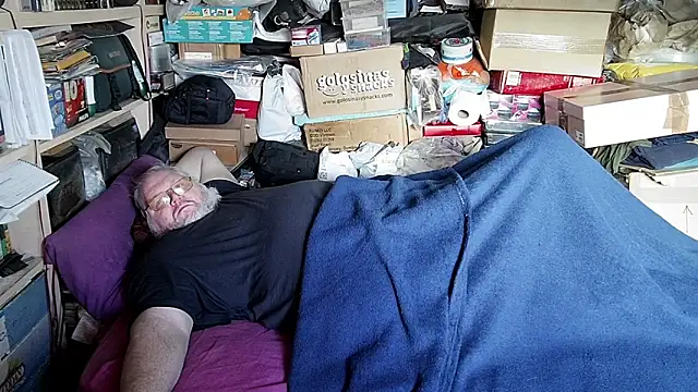 Snapshot of hadeszeuss2 chatting on December 15, 2025, 2:56 pm hadeszeuss2 online show from December 15, 2025, 2:56 pm