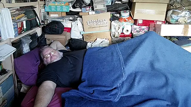 Snapshot of hadeszeuss2 chatting on December 20, 2025, 3:04 pm hadeszeuss2 online show from December 20, 2025, 3:04 pm