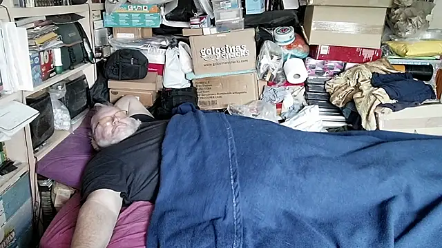 Snapshot of hadeszeuss2 chatting on December 4, 2025, 2:27 pm hadeszeuss2 online show from December 4, 2025, 2:27 pm