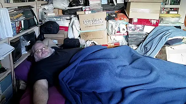 Snapshot of hadeszeuss2 chatting on January 7, 2026, 2:44 pm hadeszeuss2 online show from January 7, 2026, 2:44 pm