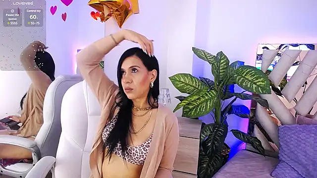 Snapshot of Camille_jhonson chatting on March 19, 2025, 10:33 am Camille jhonson online show from March 19, 2025, 10:33 am