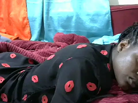 Snapshot of Creamy_dolly chatting on January 7, 2025, 3:35 am Creamy dolly online show from January 7, 2025, 3:35 am