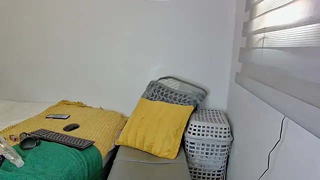 NaughtyKelly28 online show from March 27, 2026, 9:10 am