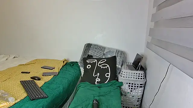 NaughtyKelly28 online show from April 14, 2026, 9:20 pm