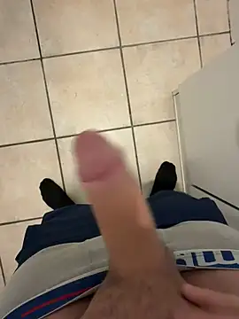 Snapshot of Maertens2810 chatting on November 28, 2025, 2:50 pm Maertens2810 online show from November 28, 2025, 2:50 pm