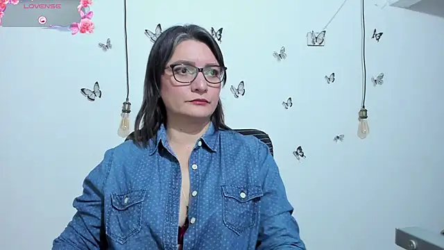 Snapshot of Amie_Adams82_ chatting on December 15, 2025, 3:40 pm Amie Adams82 online show from December 15, 2025, 3:40 pm