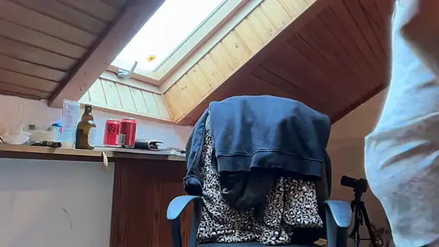 JeSuisUnTapin online show from October 24, 2025, 11:09 am