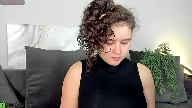 Snapshot of Ariella_Sol chatting on April 26, 2026, 1:14 am Ariella Sol online show from April 26, 2026, 1:14 am