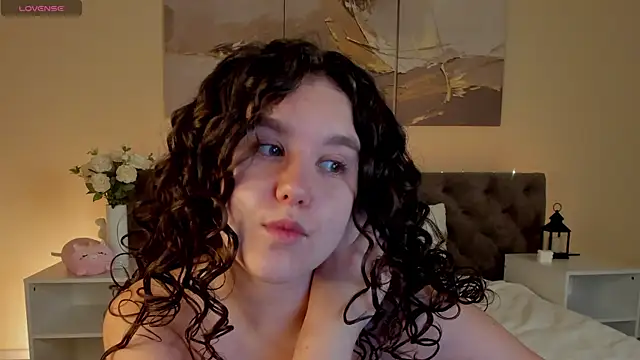 Snapshot of Ariella_Sol chatting on July 20, 2026, 1:02 am Ariella Sol online show from July 20, 2026, 1:02 am