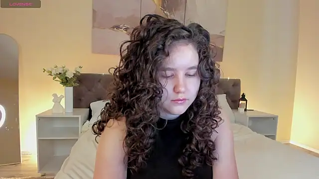 Snapshot of Ariella_Sol chatting on May 6, 2026, 1:20 am Ariella Sol online show from May 6, 2026, 1:20 am