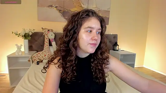 Snapshot of Ariella_Sol chatting on May 29, 2026, 1:11 am Ariella Sol online show from May 29, 2026, 1:11 am