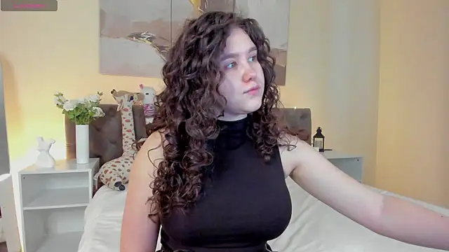 Snapshot of Ariella_Sol chatting on May 13, 2026, 1:01 am Ariella Sol online show from May 13, 2026, 1:01 am