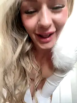 LoveShae  online show from October 13, 2025, 5:47 pm