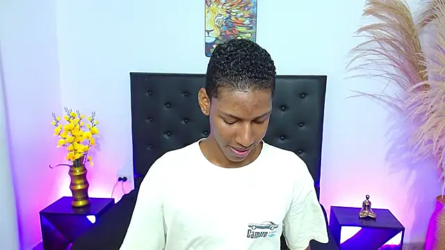 Snapshot of maiki18_ chatting on October 25, 2025, 2:07 pm maiki18 online show from October 25, 2025, 2:07 pm