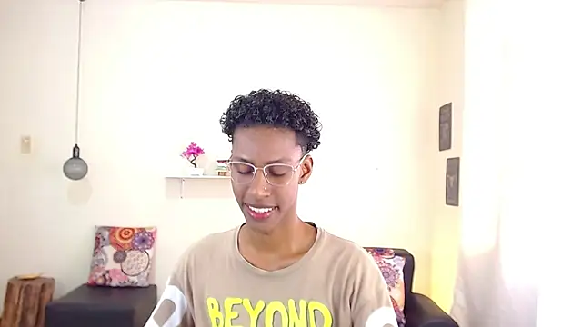 Snapshot of maiki18_ chatting on March 11, 2025, 1:45 pm maiki18 online show from March 11, 2025, 1:45 pm