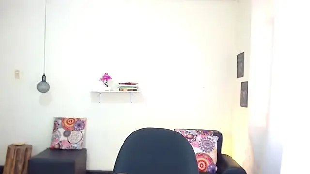 Snapshot of maiki18_ chatting on March 7, 2025, 4:44 pm maiki18 online show from March 7, 2025, 4:44 pm