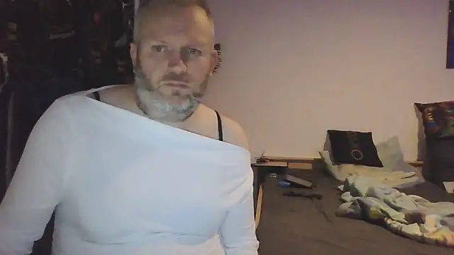 ShyBoy1982 online show from April 19, 2026, 12:00 am