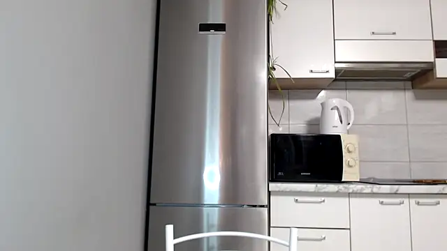 Snapshot of SierraSky_ chatting on December 16, 2025, 6:12 pm SierraSky online show from December 16, 2025, 6:12 pm