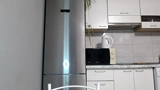 Snapshot of SierraSky_ chatting on February 28, 2026, 6:18 pm SierraSky online show from February 28, 2026, 6:18 pm