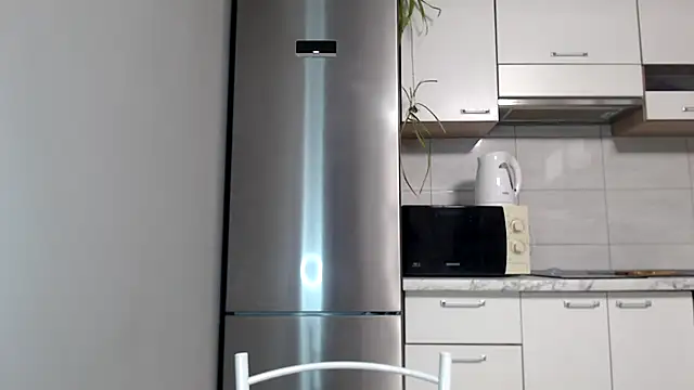 Snapshot of SierraSky_ chatting on February 21, 2026, 6:10 pm SierraSky online show from February 21, 2026, 6:10 pm