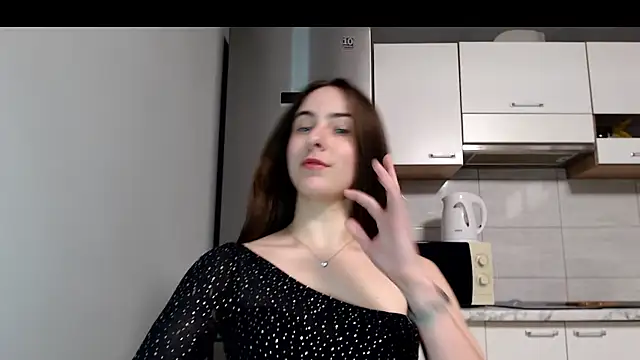 Snapshot of SierraSky_ chatting on April 21, 2026, 5:19 pm SierraSky online show from April 21, 2026, 5:19 pm