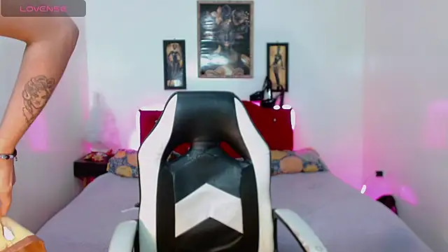 AdharaaMoon online show from December 5, 2025, 12:48 pm