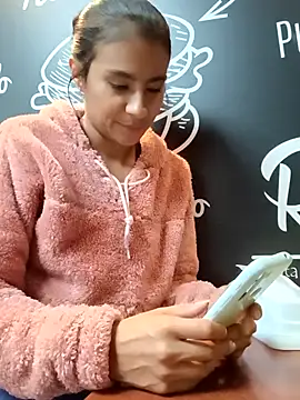 Snapshot of Leslly_ chatting on September 26, 2025, 11:22 pm Leslly online show from September 26, 2025, 11:22 pm