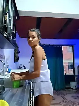 Snapshot of Leslly_ chatting on November 28, 2025, 11:21 am Leslly online show from November 28, 2025, 11:21 am