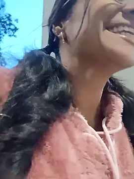 Snapshot of Leslly_ chatting on November 16, 2025, 10:53 am Leslly online show from November 16, 2025, 10:53 am