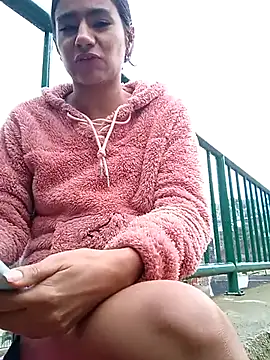 Snapshot of Leslly_ chatting on September 11, 2025, 11:43 am Leslly online show from September 11, 2025, 11:43 am