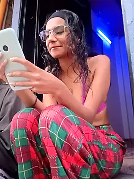 Snapshot of Leslly_ chatting on November 23, 2025, 11:31 am Leslly online show from November 23, 2025, 11:31 am