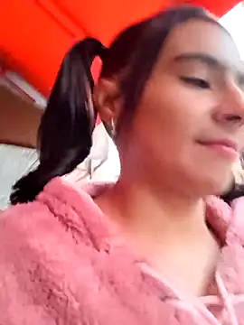 Snapshot of Leslly_ chatting on September 26, 2025, 11:06 am Leslly online show from September 26, 2025, 11:06 am