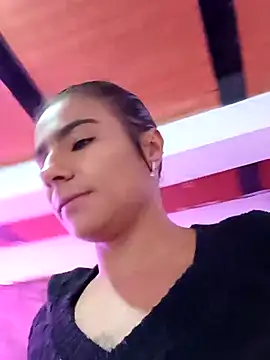 Snapshot of Leslly_ chatting on September 19, 2025, 11:42 pm Leslly online show from September 19, 2025, 11:42 pm