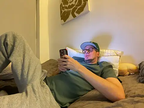 Snowbunnydilf online show from December 19, 2025, 4:53 pm