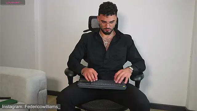 Derek w online show from September 26, 2025, 3:35 am