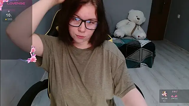 Snapshot of Emily_Amorre chatting on November 7, 2025, 4:44 pm Emily Amorre online show from November 7, 2025, 4:44 pm